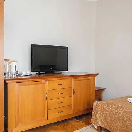 Jasny Palac Bed & Breakfast 2*