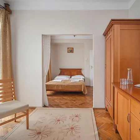 Bed & Breakfast Jasny Palac 2*