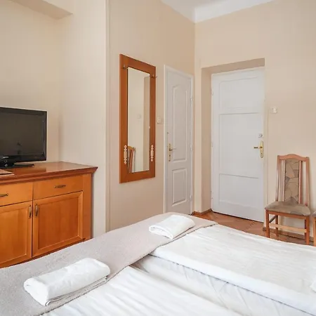Jasny Palac Bed & Breakfast