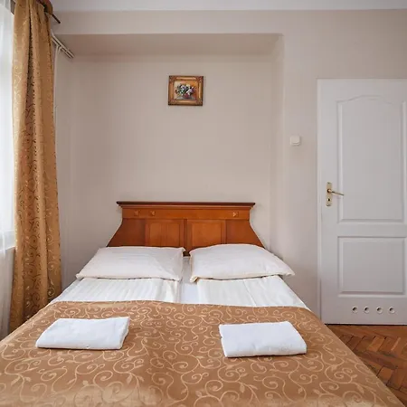 Bed & Breakfast Jasny Palac 2*